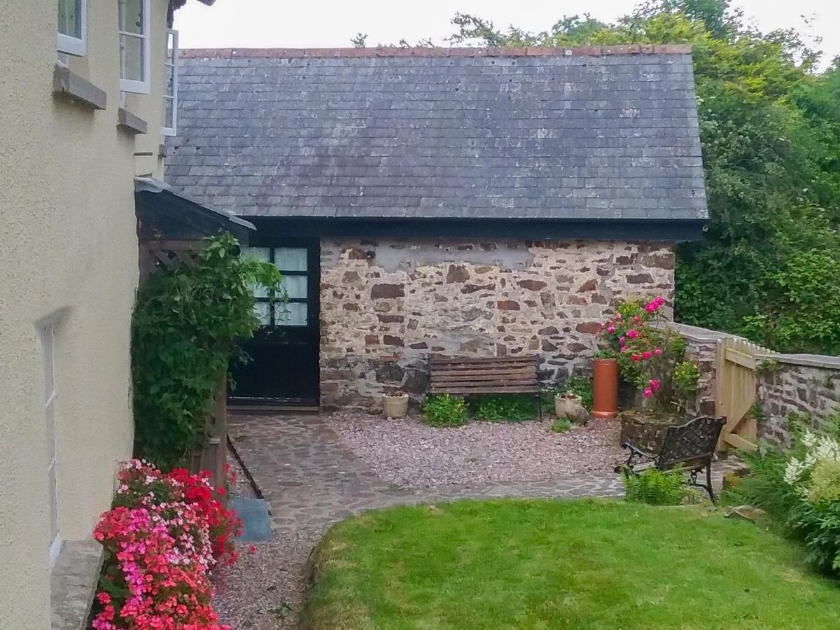 The Old Workshop Villa Knowstone Exterior foto