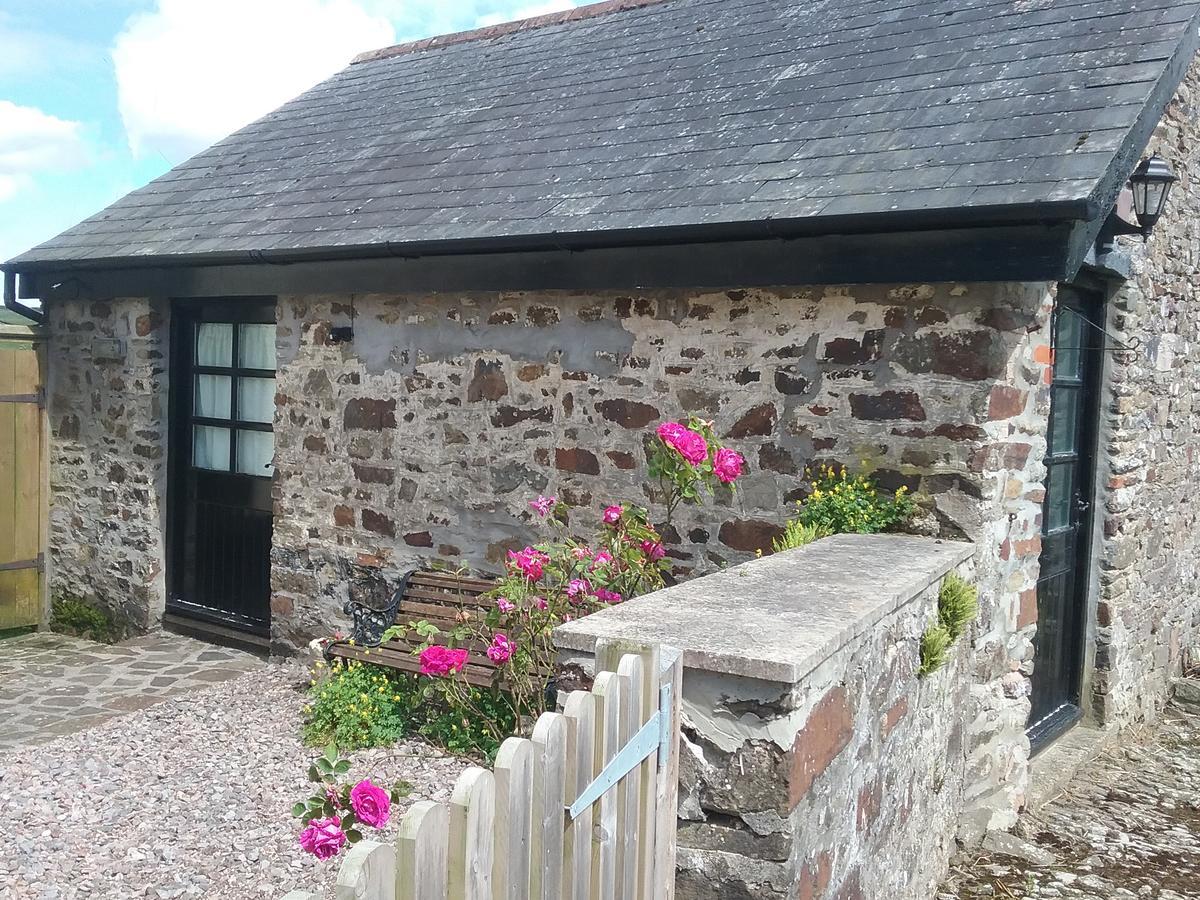 The Old Workshop Villa Knowstone Exterior foto