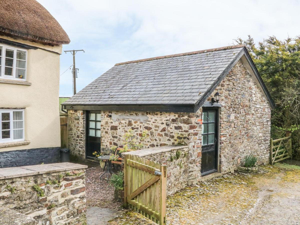 The Old Workshop Villa Knowstone Exterior foto